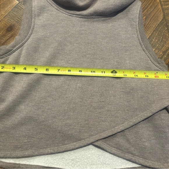 House of Harlow 1960 Taupe Sleeveless Cowl Neck Sweater Cropped - Picture 11 of 13